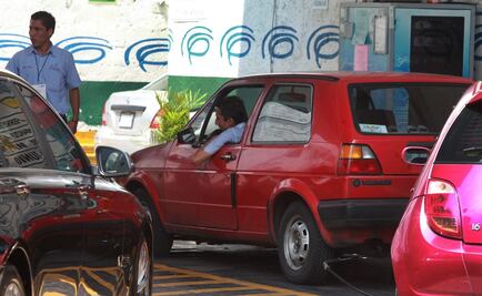 Automovilistas acuden a verificentros por holograma