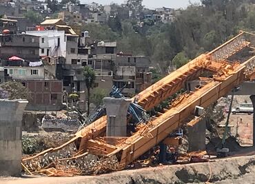 A un lado de la zona donde cayó la lanzadora de dovelas del Tren Interurbano, siguen los trabajos