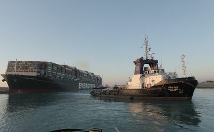 Canal de Suez recupera ritmo de navegación al pasar todos los buques anclados