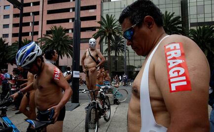 Capitalinos ruedan desnudos por el Centro Histórico