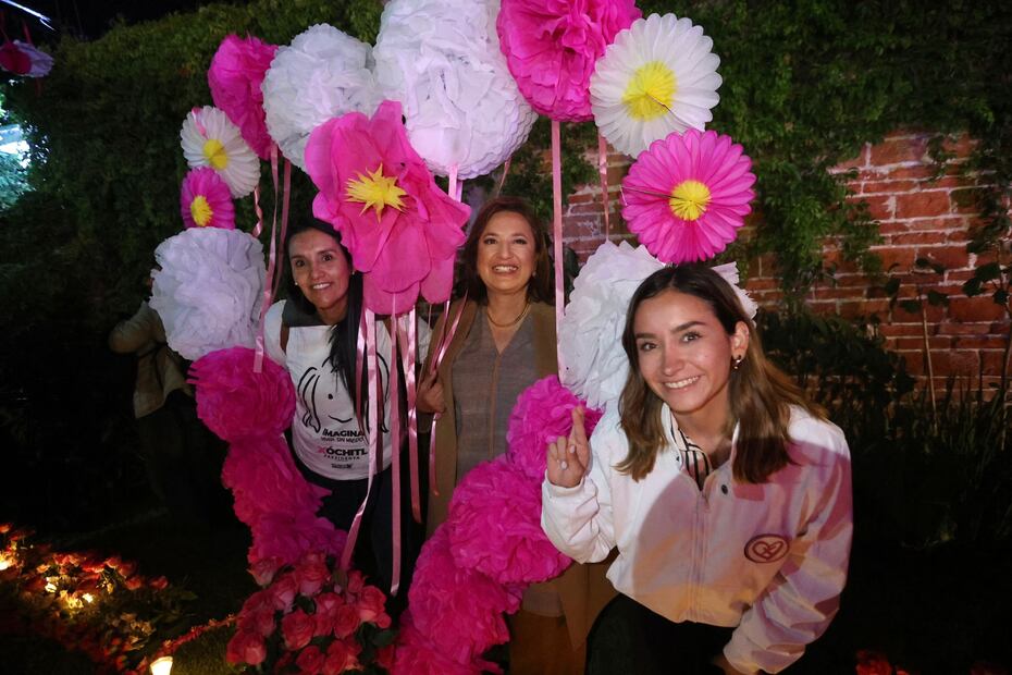 Al punto de la media noche acompañada de familiares y amigos la candidata presidencia Xóchitl Gálvez concluye actividades de campaña. Foto: Berenice Fregoso | El Uniersal
