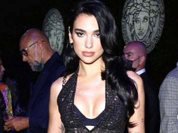 ¿Pezoneras? Dua Lipa les dice sí y las incluye en sus looks