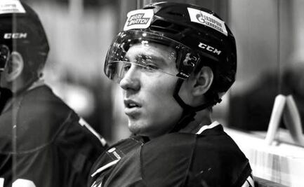 Jugador de hockey muere tras ser impactado en la cabeza por el puck