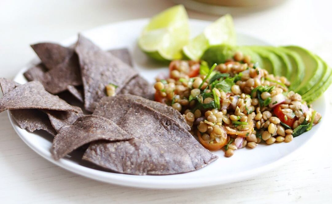 Prepara un ceviche diferente con esta receta que utiliza lentejas como ingrediente estrella. Foto: Cortesía de Cocina Vegano