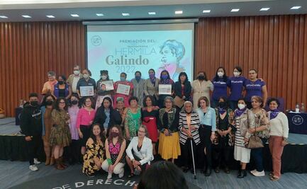 Dan reconocimiento a madre de Lesvy Berlín por labor en pro de la erradicación de la violencia contra la mujer