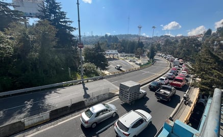 “Con mucho frío", así vivieron automovilistas cierre de la México-Toluca tras volcadura de tráiler