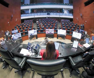 Senado avala crear padrón de datos de usuarios de celular