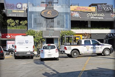 Caen tres por limpiar lugar donde murió joven en bar Makali en Tlalpan