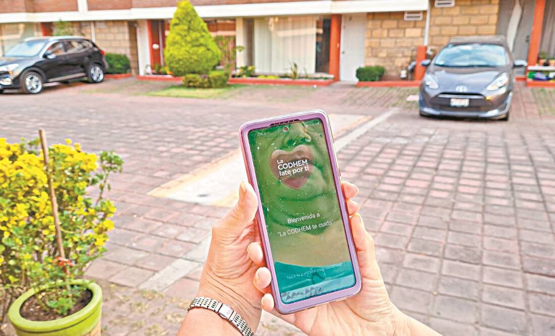 Tras apretar el botón de auxilio de la Codhem, inmediatamente se envía la información a las autoridades, pero no suple el 911, sino que conecta con contactos del móvil. Foto: Especial.