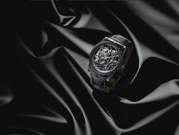 Excalibur se sumerge en negro profundo