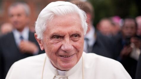 Benedicto XVI: el embrollo protocolar que plantea para el Vaticano la delicada salud del Papa emérito