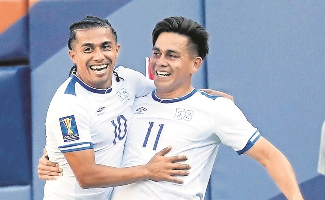 Gerson Mayen y Rodolfo Zelaya hicieron los goles de la Selecta. (DAVID ZALUBOWSKI. AP)