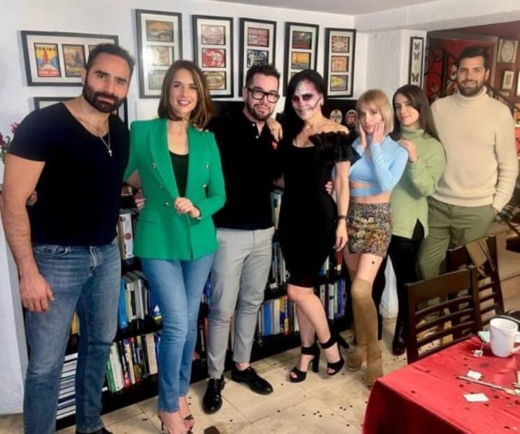 ¿Y ese maquillaje?, cuestionan a Maribel Guardia por disfraz de Halloween