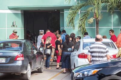 Retiran usuarios sus pertenencias de cajas de seguridad en Mérida