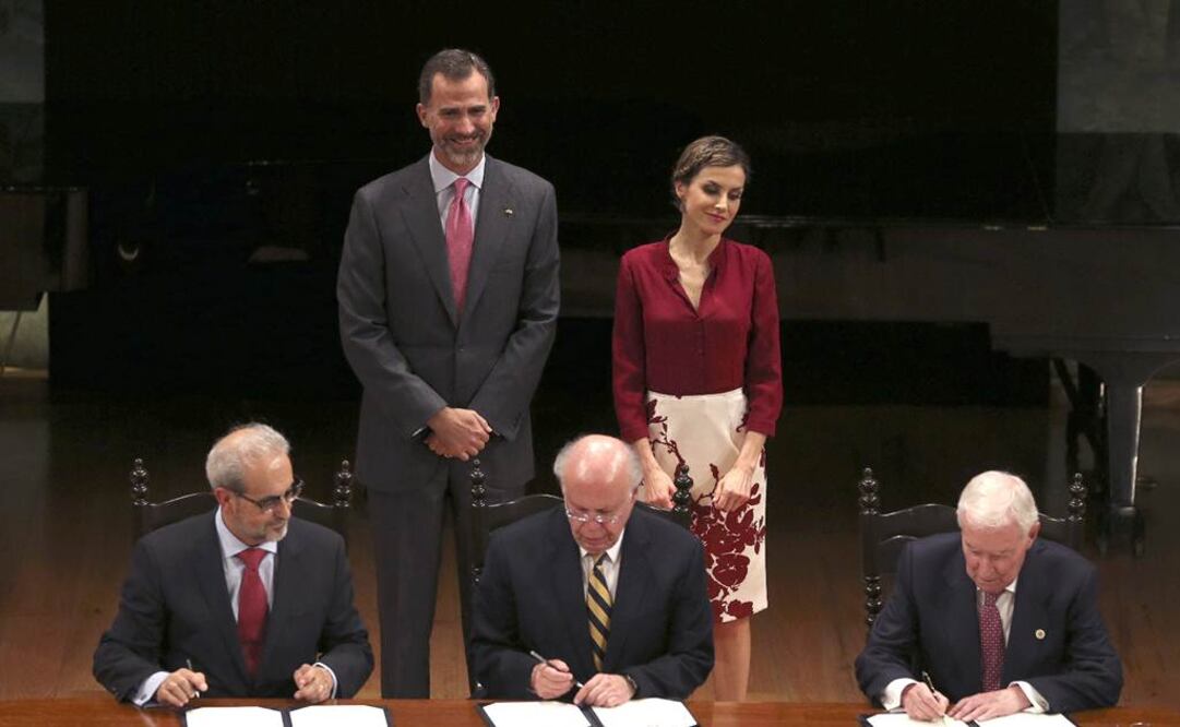 En la imagen, el director del Instituto Cervantes, Víctor García de la Concha, y los rectores de la Universidad Nacional Autónoma de México (UNAM), José Narro, y de la Universidad de Salamanca, Daniel Hernández. FOTO: BALLESTEROS/EFE