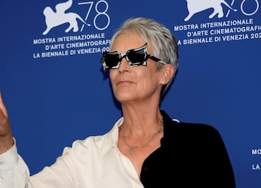Jamie Lee Curtis asusta en Venecia con "Halloween" y cautiva con sus gafas