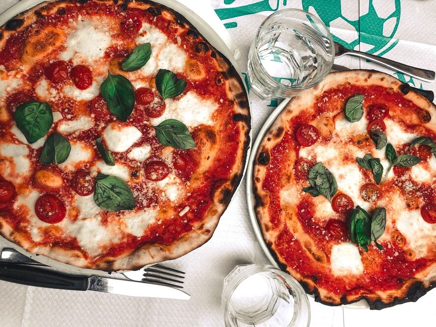 Al final podrás añadir tus ingredientes favoritos y hornear una deliciosa pizza casera / Foto: Pexels