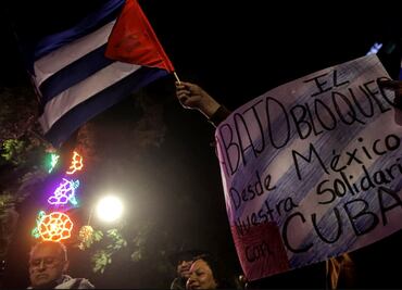 FOTOS: Colectivos exigen el fin del bloqueo a Cuba en embajada de EU en México