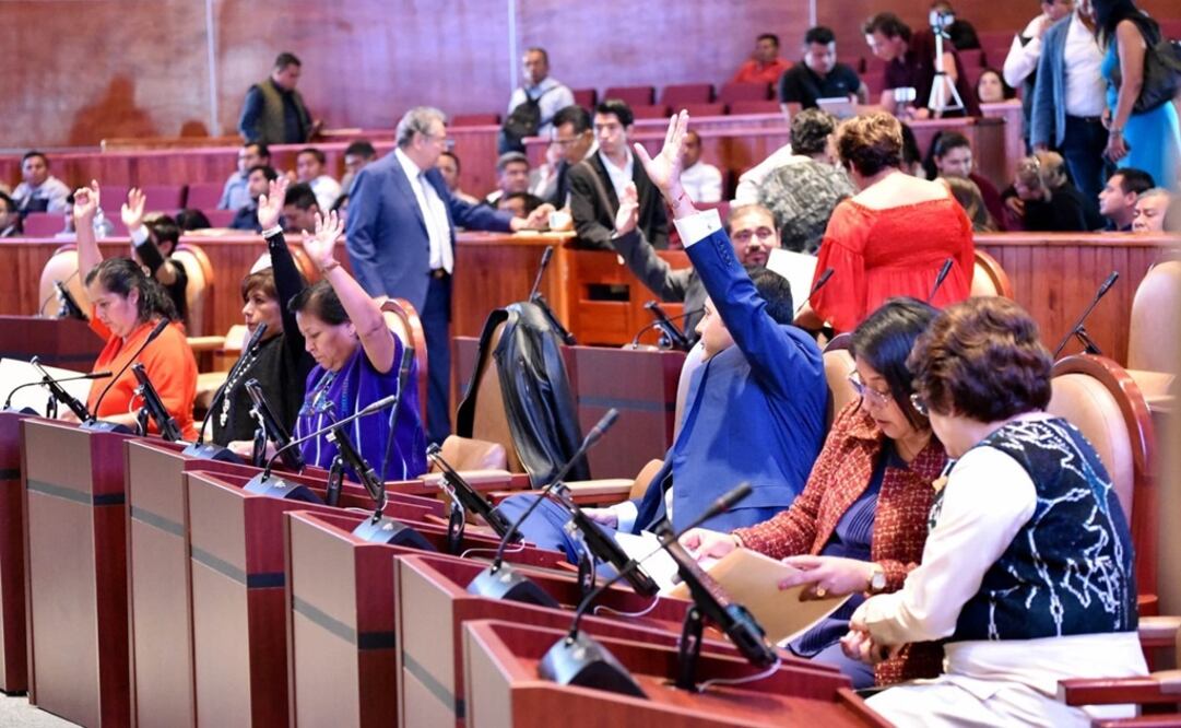 En casos de licencias, renuncias o fallecimientos de mujeres que ocupan estos puestos, sean sustituidas por otra mujer. Foto: Especial