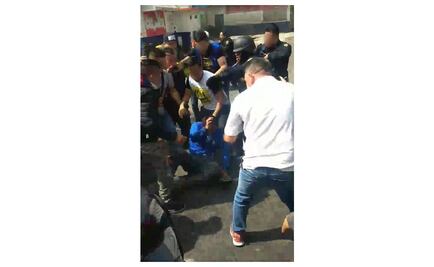 Vecinos golpean a agente de la PGJ en Iztapalapa