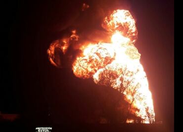 Arde toma clandestina en ducto de Pemex en Puebla