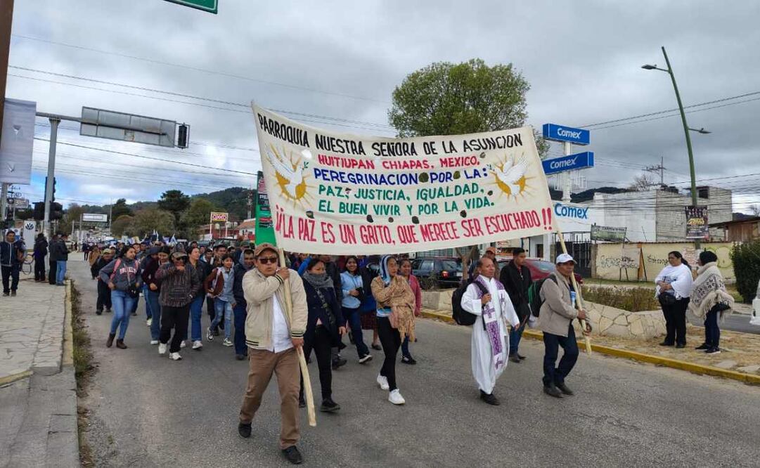 Con pancartas, los fieles católicos han salido para pedir paz en las comunidades que han sido afectadas por la violencia criminal y pedir justicia por el asesinato del sacerdote Marcelo Pérez el 25 de enero del 2025. Foto: Fredy Martín Pérez/EL UNIVERSAL