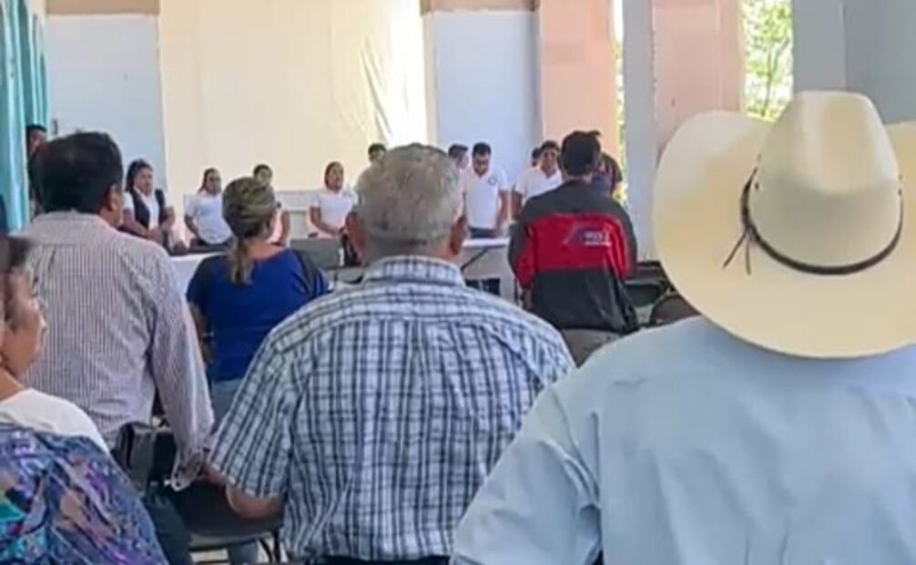 Reunión con autoridades (27/04/2025). Foto: Especial