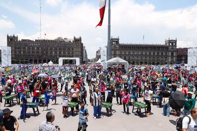 Rompen récord Guinness de futbolito de mesa en el Zócalo