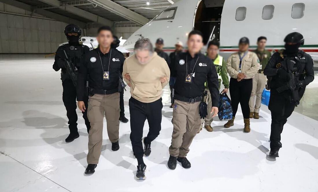 Hernán Bermúdez, presunto líder de "La Barredora", llega a Toluca para ser trasladado al Altiplano este jueves 18 de septiembre de 2025. Foto: Especial