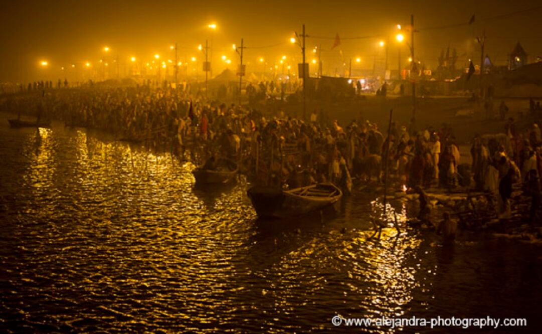 "Thousands of hopes" was taken at the Kumbh Mela festival at Allahabad, in northeast India. (Photo: Courtesy of Alejandra López-Zaballa (c) 2013 )