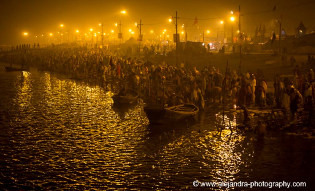 "Thousands of hopes" was taken at the Kumbh Mela festival at Allahabad, in northeast India. (Photo: Courtesy of Alejandra López-Zaballa (c) 2013 )