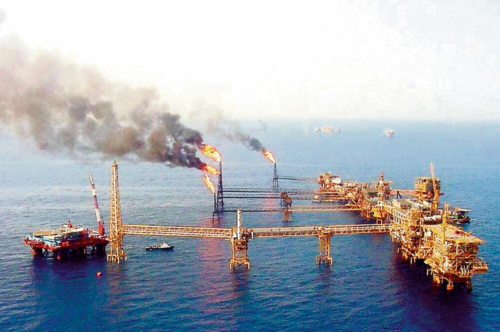 La institución insta a resolver el problema estructural de la dependencia de ingresos petroleros para no estancar el crecimiento económico del país (ARCHIVO EL UNIVERSAL)