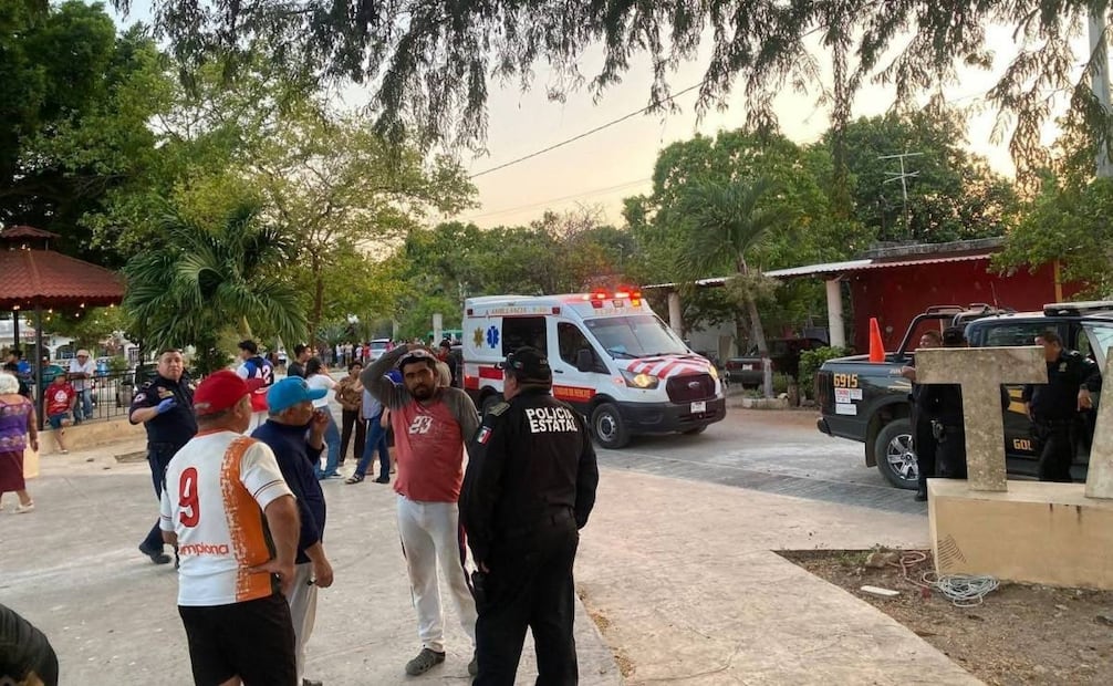 Paramédicos brindan atención a los afectados. Foto: Especial