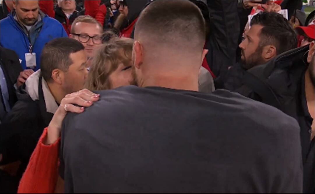El emotivo beso de Taylor Swift y Travis Kelce / Foto: Especiales