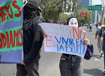 Estudiantes de la UNAM marchan para exigir la instalación de comedores subsidiados en todas las facultades