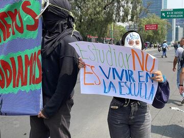 Estudiantes de la UNAM marchan para exigir la instalación de comedores subsidiados en todas las facultades