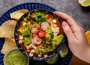 Prepara un pozole perfecto y delicioso evitando estos errores