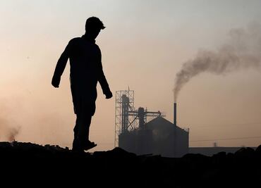 México sigue sin actualizar sus metas de emisiones de carbono, condenan ambientalistas