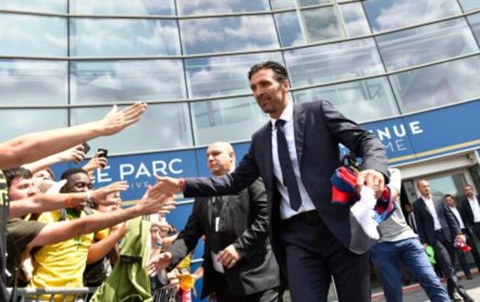 Espectacular recibimiento a Buffon en París