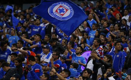 Piden a aficionados del Cruz Azul asistir de negro, en señal de protesta