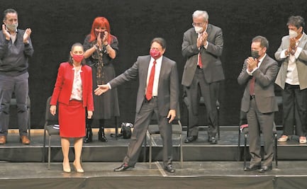 Entre aplausos y abucheos, el festejo de Morena