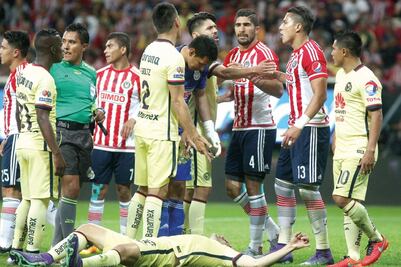 Un Clásico con entrega, pasión y falla arbitral