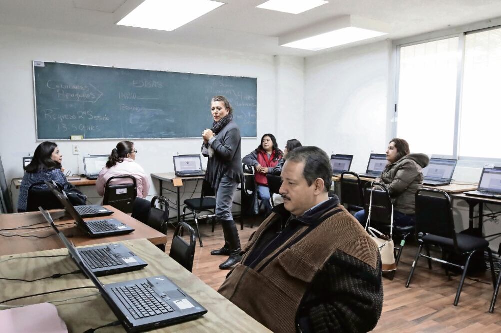 Aún quedan 22 mil profesores de las 10 entidades afectadas por los sismos que decidieron continuar con su evaluación este año (ARCHIVO EL UNIVERSAL)