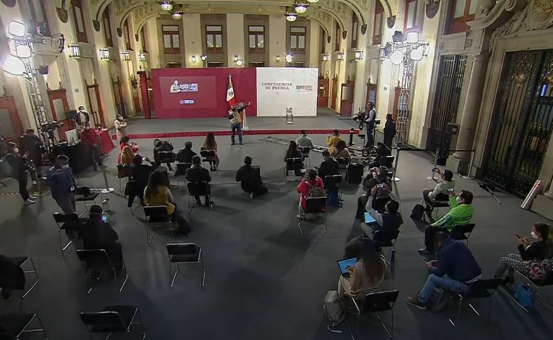 En sismo les ordenaron estar sentaditos en Palacio Nacional