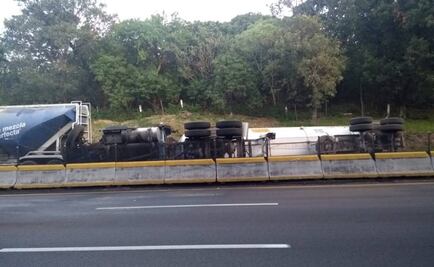 Suman 13 horas de cierre vial en la México-Cuernavaca