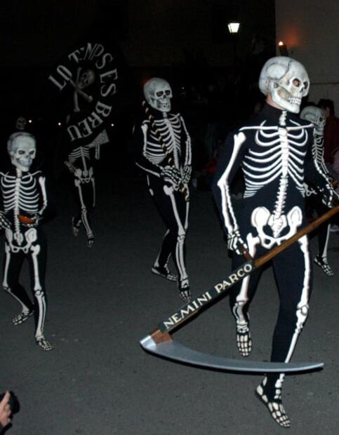 El viacrucis submarino y otras tradiciones asombrosas de Semana Santa