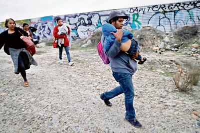 Mil migrantes de caravana ya cruzaron a EU, estiman