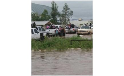 Reportan desbordamiento de río en Chihuahua