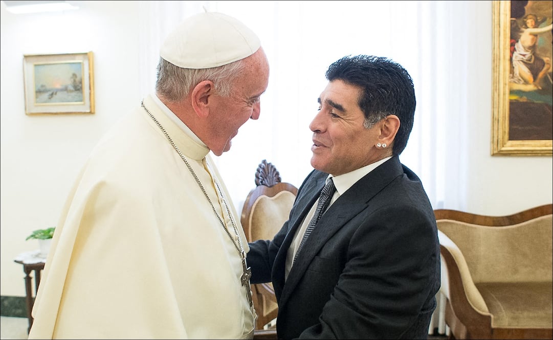 La ocasión que Diego Armando Maradona se reconcilió con la iglesia gracias al Papa Francisco: "El primer hincha de Francisco soy yo" / FOTO: AFP