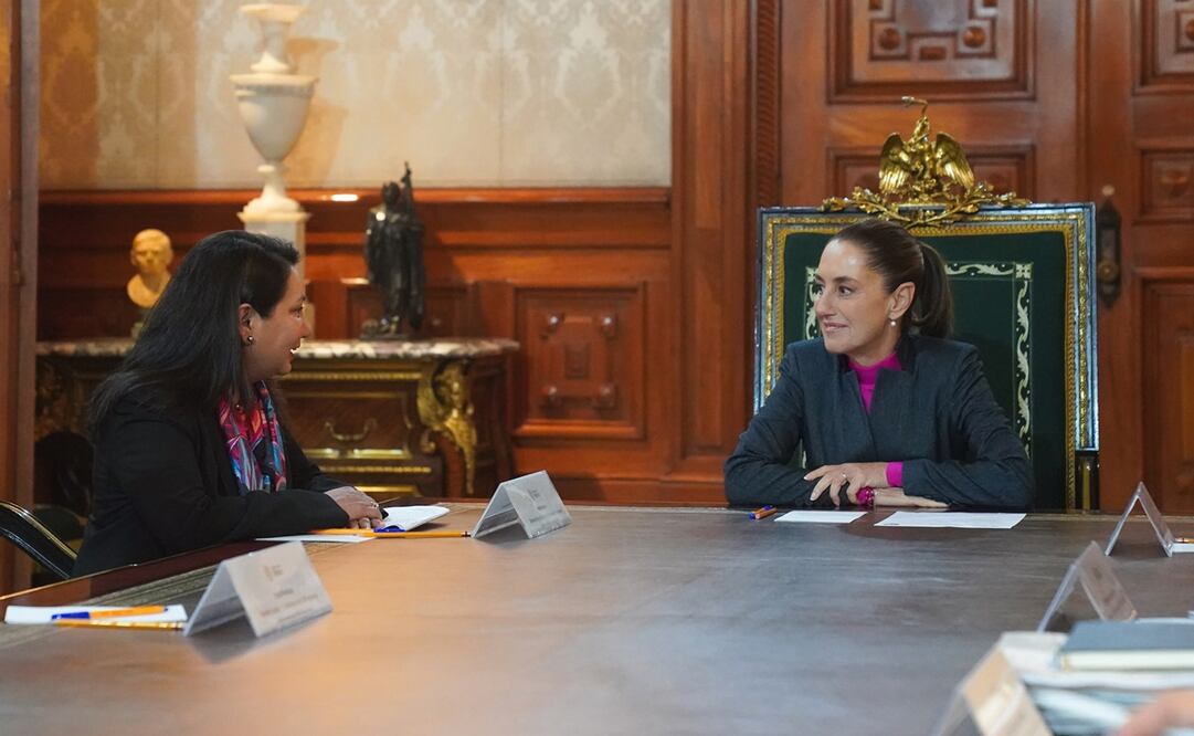 La presidenta Claudia Sheinbaum y Shelly Shetty, directora ejecutiva en Fitch Ratings. Foto: X @Claudiashein